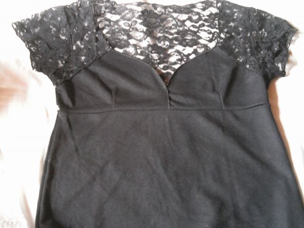 BLUSA PRETA COM RENDA